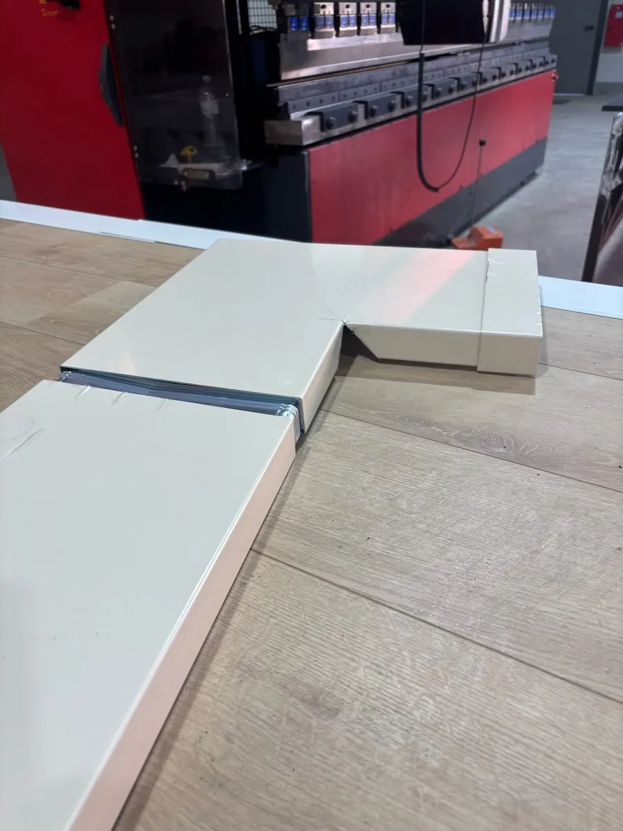 Pièce en tôle pliée et cisaillée sur mesure, atelier de pliage de Veauche, réalisation 3